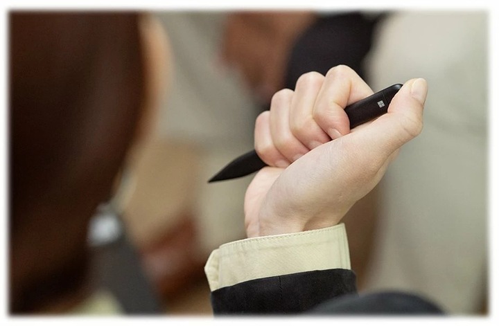 Produktbild Microsoft Surface Signature Keyboard inkl. Pen Switzerland/Lux (CH)