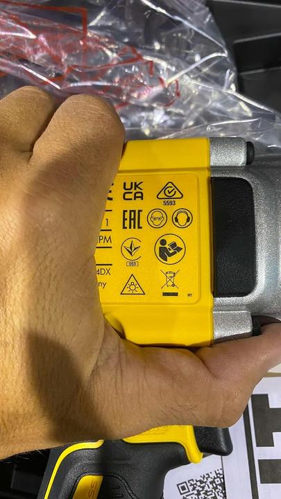 Produktbild Stanley SHOCK DRIVE 18V - V20 170Nm 2x2Ah + BOX SFMCF810D2K