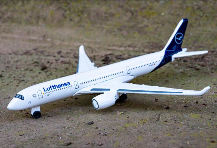 Produktbild Majorette Airport Airbus 350 Lufthansa