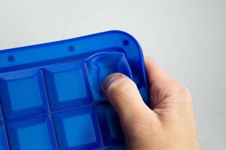 Actual product image Lurch Ice former Arctic Cube 3x3cm blue/transparent