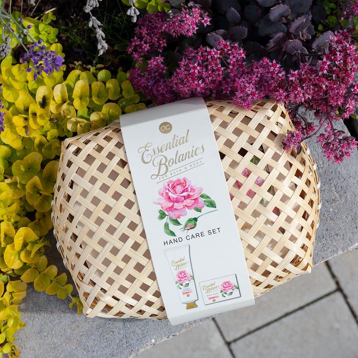 Image du produit Accentra Set de soin des mains ESSENTIAL BOTANICS - CLASSICS dans un panier en bambou, incluant 100g de (Set de manucure)
