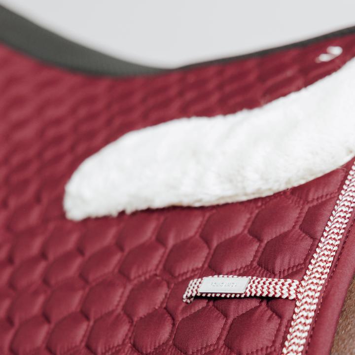 Image du produit Fouganza Chabraque 900 avec tapis de selle cheval bordeaux