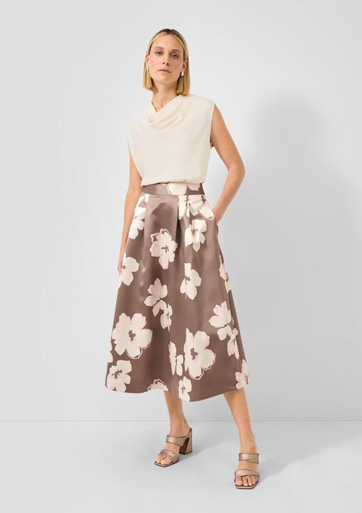 Immagine prodotto s.Oliver Ärmellose Satin-Bluse mit Wasserfall-Ausschnitt im Regular Fit (48)