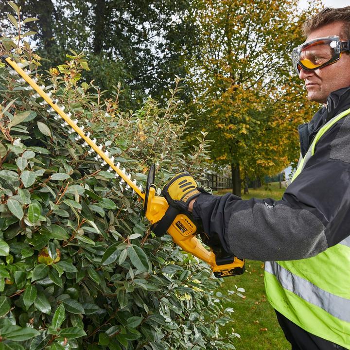 Actual product image DeWalt Cordless hedgecutter (Rechargeable battery operated)