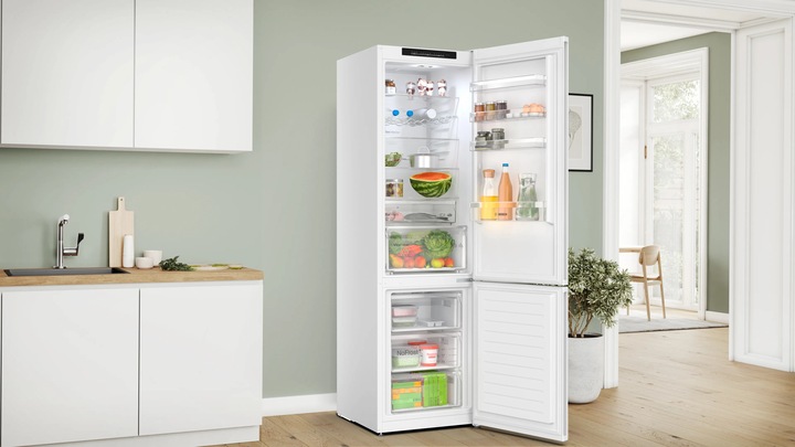 Actual product image Bosch Hausgeräte KGN392WCF (363 l)