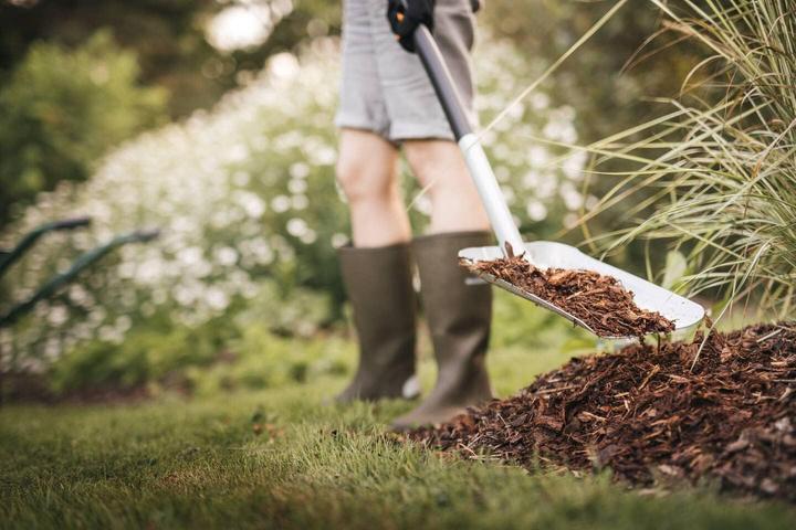 Immagine prodotto Fiskars Pala per sollevare e spostare materiale sfuso e neve, Lunghezza: 130 cm, Borsta rinforzato