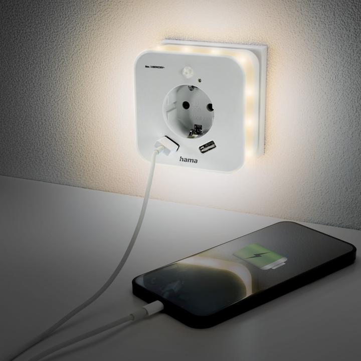Actual product image Hama LED-Nachtlicht mit Steckdose, 2 USB-Ausgänge, Bewegungsmelder, Lichtsensor