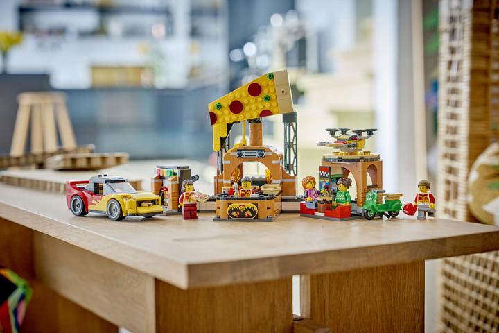 Produktbild LEGO Pizza-Liefererlebnis mit Fahrzeugen (60496)