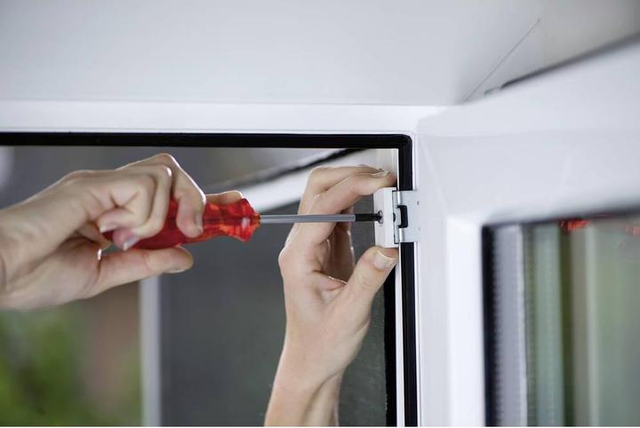 Produktbild tesa Insektenschutz Alu COMFORT Adapter für Türen, zur Montage ohne Bohren