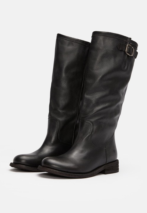 Actual product image Felmini Gredo 6922, the mid-height biker boot from, is made from smooth leather. These boots are (39)