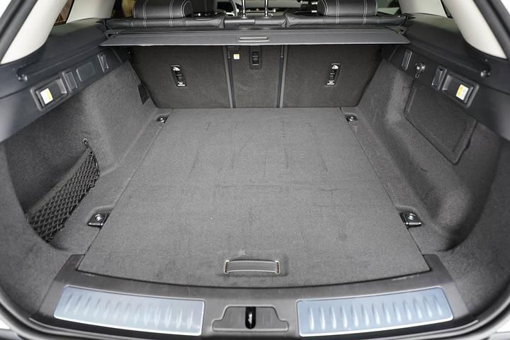 Actual product image Aristar Boot Pan for Range Rover Velar from 2020 to date