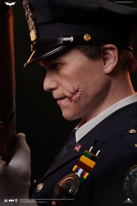 Actual product image Queen Studios The Dark Knight Bust 1/1 The Joker (Police Uniform) 87 cm
