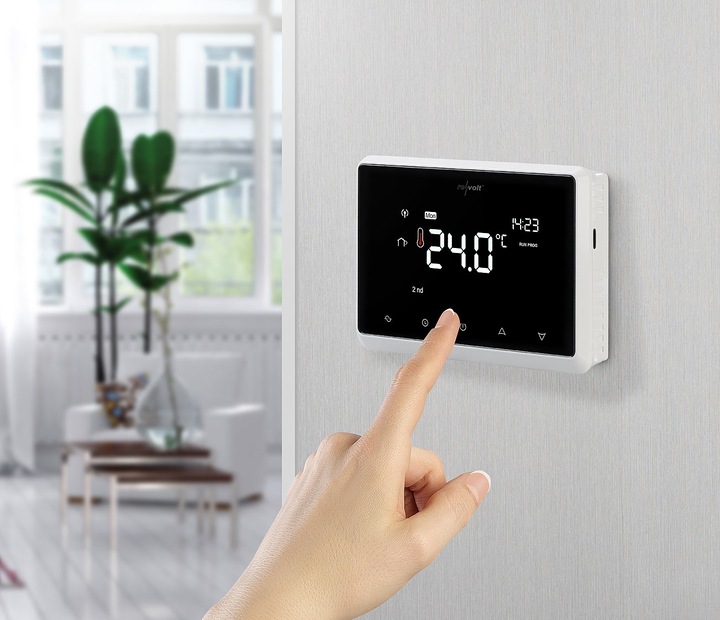Actual product image Revolt Radio thermostat with WLAN and app