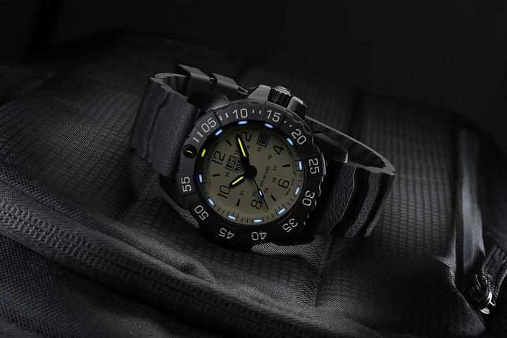 Immagine prodotto Luminox Navy Seal Steel 3250 Series (Orologio sub, 45 mm)