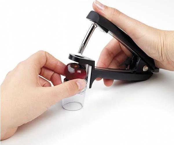 Image du produit OXO Good Grips dénoyauteur de cerises/olives, noir