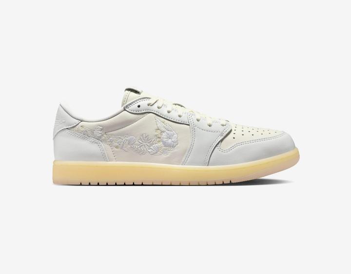 Produktbild Nike Air Jordan 1 Low OG (36)