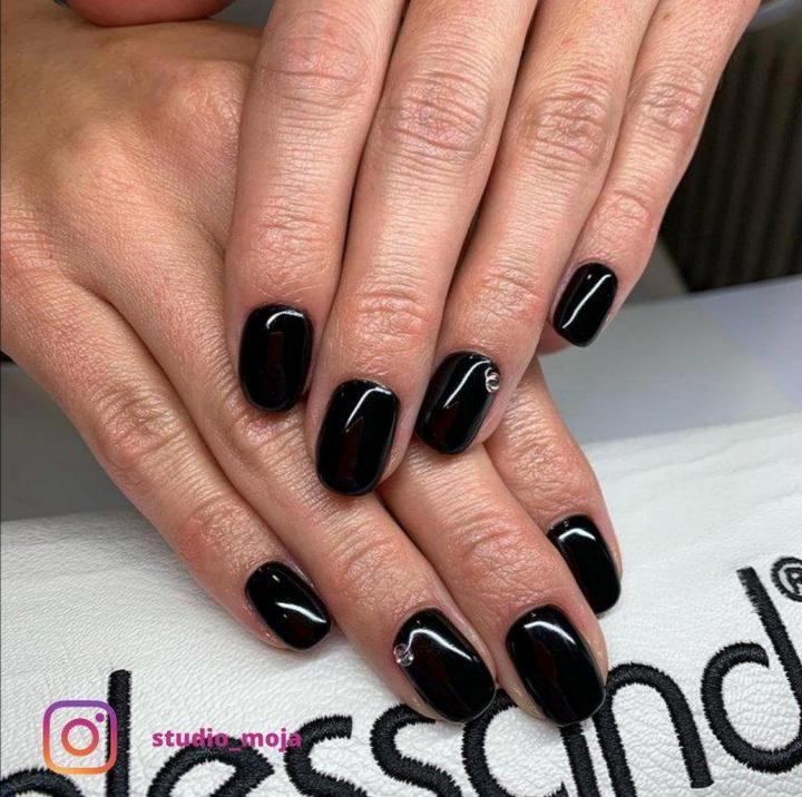Actual product image Alessandro Striplac Peel or Soak (119 Midnight Black, UV gel varnish)