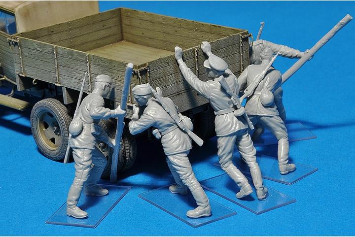 Actual product image Mini art Pushing Soviet Soldiers
