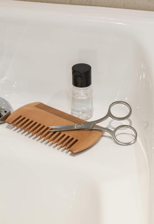 Actual product image Kikkerland Gentleman's Beard Kit (10 ml)