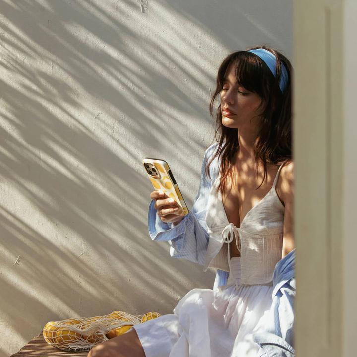 Produktbild Burga Tough Case Apple iPhone 16e - Lemon Tart (Apple iPhone 16e)