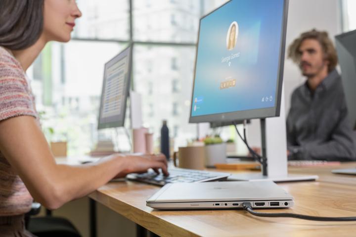 Actual product image HP E24d G4 (1920 x 1080 pixels, 23.80")