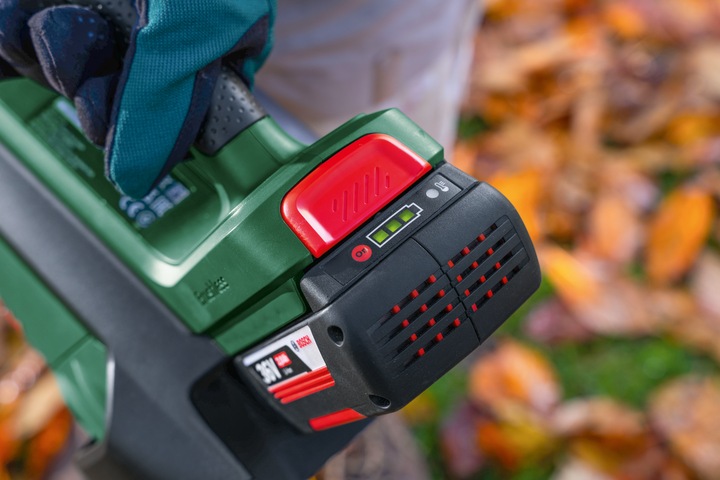 Productafbeelding Bosch Home & Garden Geavanceerde bladblazer 36V-750 2.0Ah ( Inclusief batterij en oplader ) (Oplaadbare batterij, Bladblazer)
