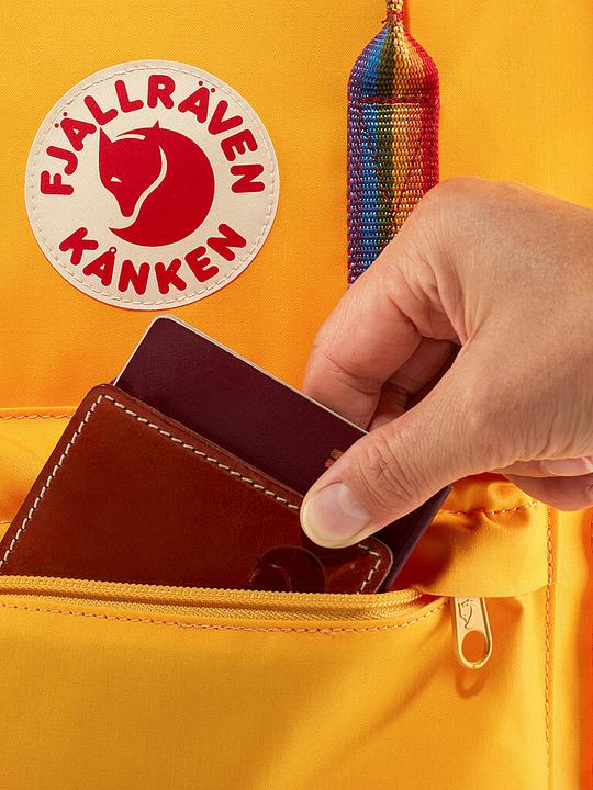 Actual product image Fjällräven Kanken Rainbow (16 l)