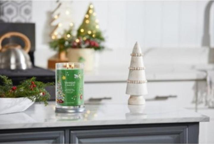 Actual product image Yankee Candle Scented Candle Shimmering Christmas Tree Signature Large Tumbler