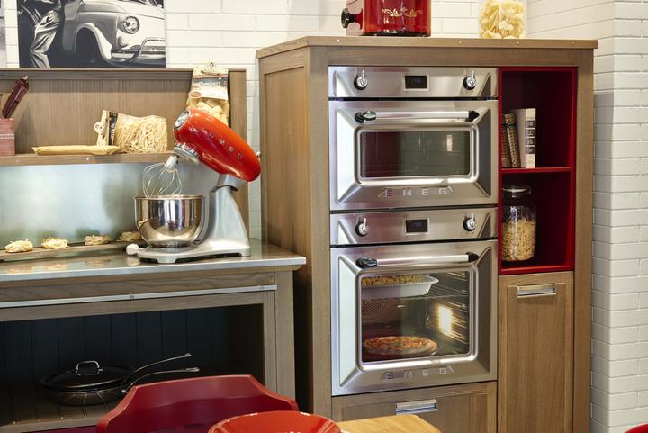 Productafbeelding Smeg SMF02RDEU 50's Retro Style (800 W)