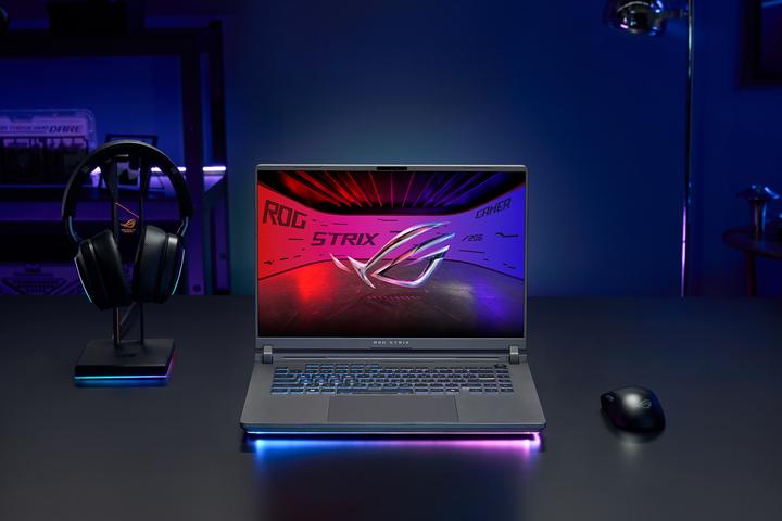 Image du produit ASUS ROG Strix G18 RTX 5060 (18", 1000 Go, 32 Go, DE, Intel Core i7-14650HX)
