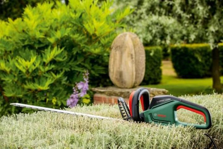 Produktbild Bosch Home & Garden UniversalHedgeCut 60 (Netzbetrieb)