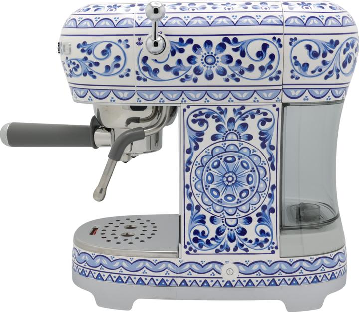 Actual product image Smeg Dolce & Gabbana Espressomachine ECF02DGBEU