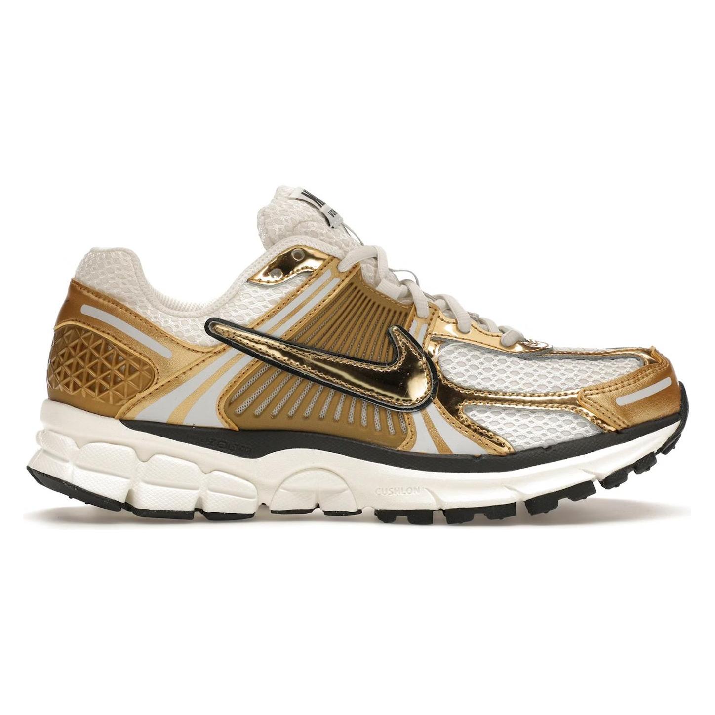 Nike, Damen, Sneakers, Zoom Vomero 5 Metallic Gold (Women's), Weiss, Gold, (44)