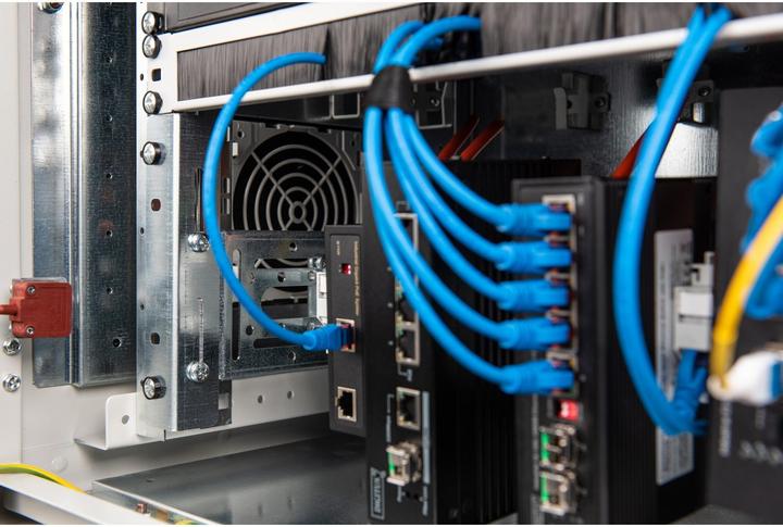 Actual product image Digitus 483 mm (19") DIN Rail Holder, 4U