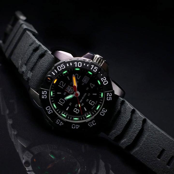 Immagine prodotto Luminox Navy Seal Steel 3250 Series (Orologio sub, 45 mm)