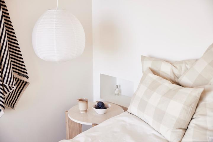 Produktbild OYOY Living Kissenbezug Chess Square 48 x 48 cm, Beige/Weiss (48 x 48 cm)