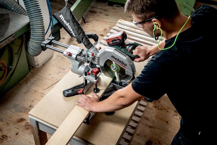 Actual product image Metabo KGS 18 LTX BL 254 2x 5,2Ah