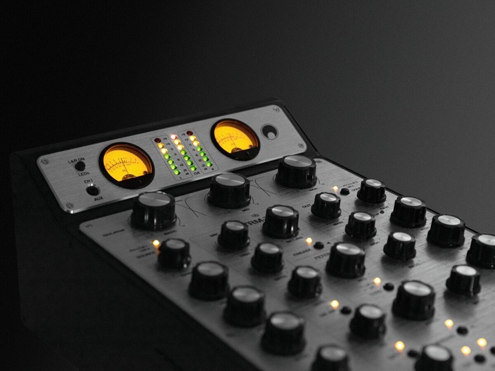 Productafbeelding Omnitronic TRM-222 (Studio en live mixer)
