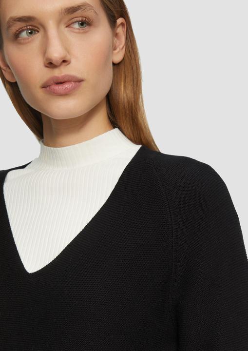 Produktbild S.Oliver Strickpullover Gerippter Strickpullover aus Baumwollmix mit V-Ausschnitt (42)