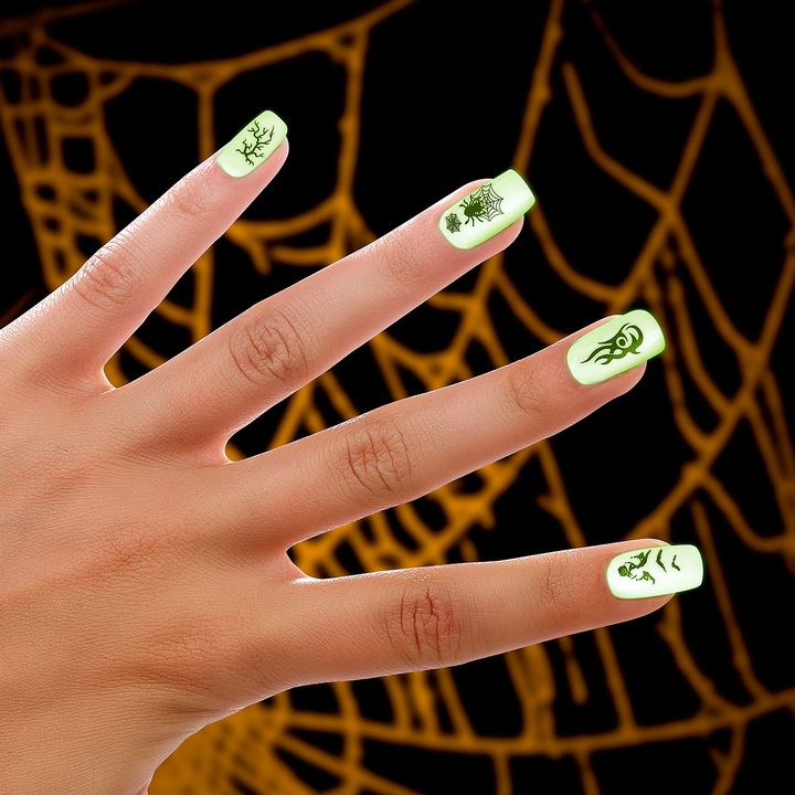 Actual product image Infactory Artificial fingernails with glow-in-the-dark effect