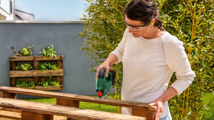 Produktbild Bosch Home & Garden EasySaw 18V-70