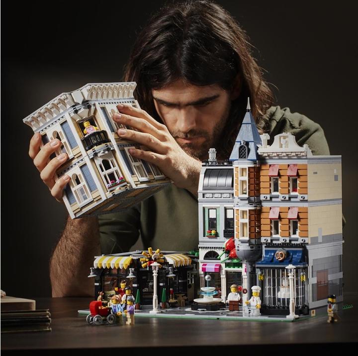Image du produit LEGO La place de l’assemblée (10255, LEGO difficiles à trouver, LEGO Creator Expert)