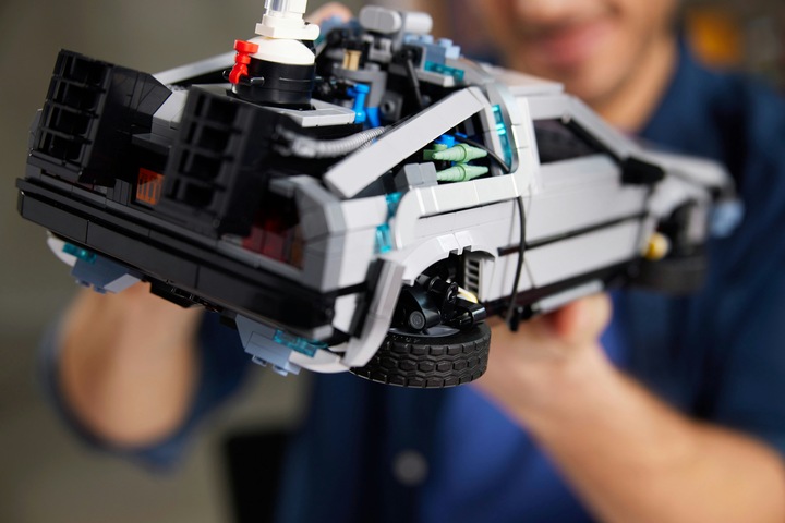 Image du produit LEGO La machine à remonter le temps de Retour vers le futur (10300, LEGO Icons, LEGO difficiles à trouver)