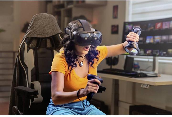 Actual product image HTC Vive Focus Vision Consumer Edition + Vive Wired Streaming Kit Virtual Reality Glasses Black 128 GB (128 GB)