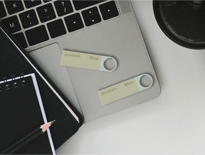 Actual product image Goodram 32GB USB 2.0 - 32 GB - USB Type-A - 2.0 - 20 MB/s - Rotating ring - Black - Silver (32 GB, USB-A)
