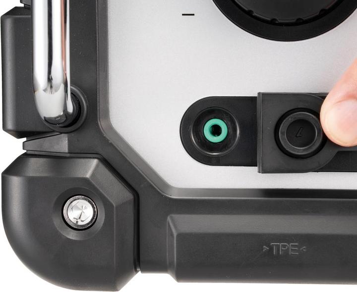 Actual product image Makita DMR116 (AM, FM)