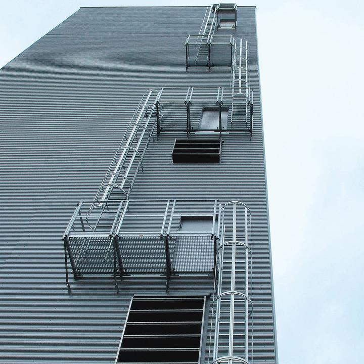 Produktbild Munk Mehrzügige Steigleiter mit Rückenschutz (Bau) Edelstahl 13,80m (Mehrzweckleiter)