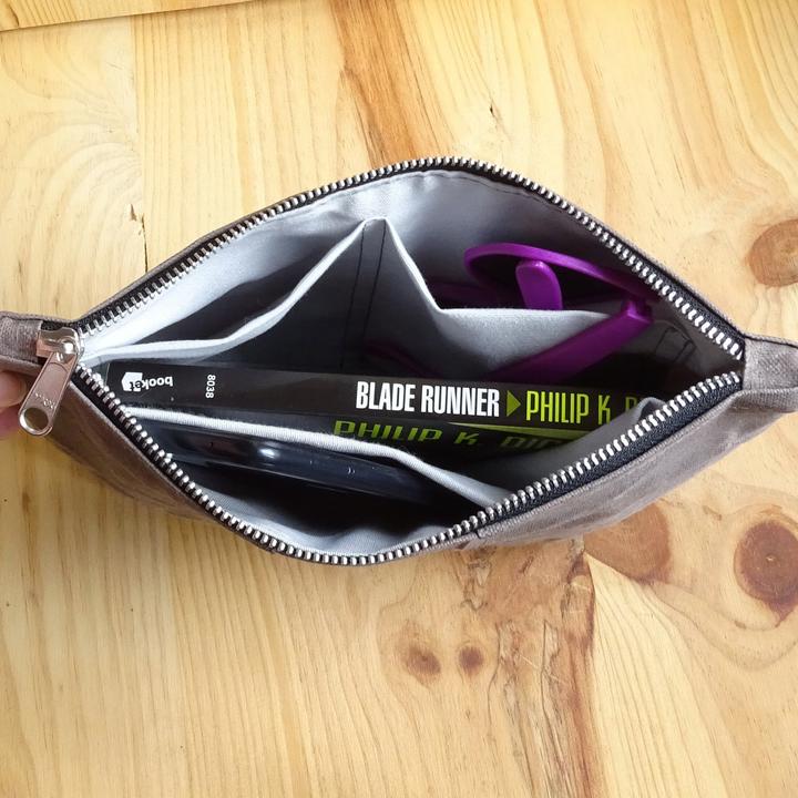 Immagine prodotto Only-Bags.Store Piccola borsa a tracolla in tela cerata verde con zip e tracolla in pelle