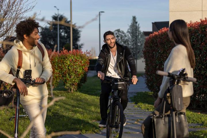 Immagine prodotto Newrban Supporto per volante per smartphone Cellularline Nero