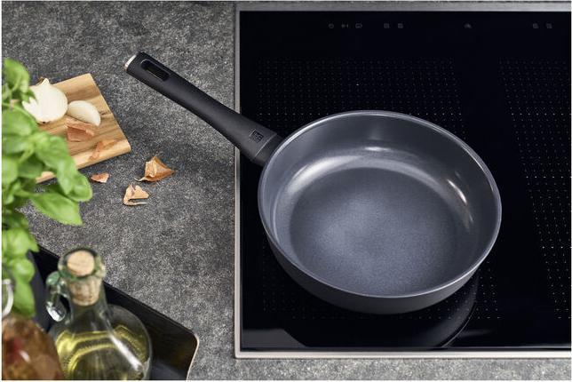 Produktbild Zwilling - Madura Plus Ceramic Saute Pan - Sort - 24 cm (Bräter + Schmortopf, Aluminium, 24 x 9.40 cm)